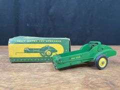 1/16 John Deere Spreader NIB Eska