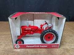 1/16 Farmall 230 NIB Ertl