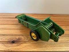 1/16 John Deere Spreader Eska