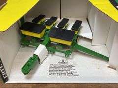 1/16 John Deere Corn Planter NIB Ertl