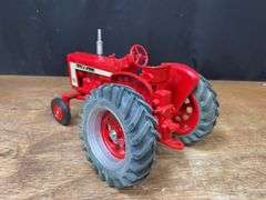 1/16 Farmall 706 1992 Ontario NIB SM