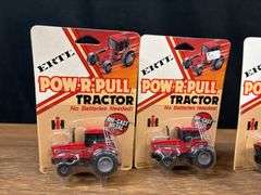 (12) 1/64 IH 5088 Pow-R-Pull NIB Ertl