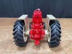 1/16 Farmall 1206 1993 Ontario NIB SM
