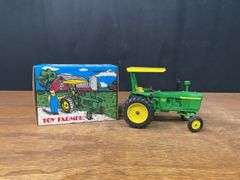 (2) 1/16 John Deere 4450 + 4010 Ertl