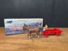 1/16 McCormick-Deering 200-H Spreader w/Team Ertl
