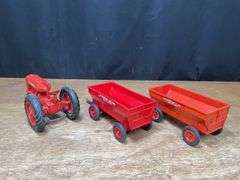 (3) 1/16 Farmall M + Wagons Product Miniature