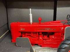 1/8 Farmall 400 Special Edition NIB SM
