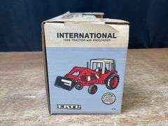 1/16 IH 1586 w/Loader NIB Ertl