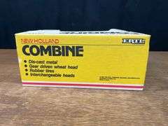 1/32 New Holland Combine NIB Ertl