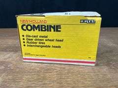 1/32 New Holland Combine NIB Ertl