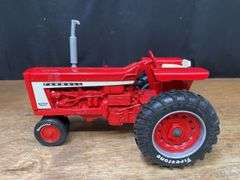 1/16 Farmall 706 Firestone NIB Ertl
