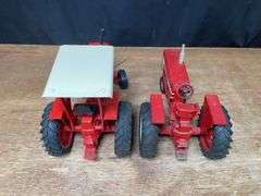 (2) 1/16 Farmall 806 + IH 1066 Ertl