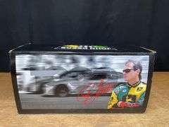 1/18 John Deere NASCAR NIB  Ertl