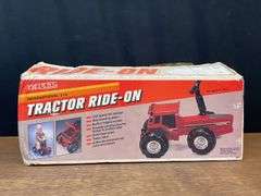 IH 2+2 Ride-On Tractor NIB Ertl