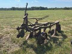 John Deere 3-14" Plow