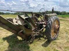 1945 John Deere B with 101 Picker