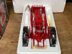 1/16 Farmall MD w/Loader Precision NIB Ertl