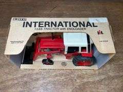 1/16 IH 1586 w/Loader NIB Ertl