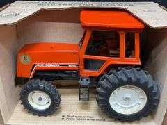 1/16 AC 8010 Reno NIB Ertl