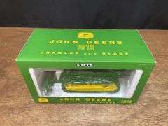 1/16 John Deere 1010 Crawler 2001 Plow City NIB Ertl