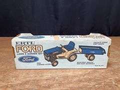 1/12 Ford LGT12 Set NIB Ertl