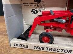 1/16 IH 1586 w/Loader NIB Ertl