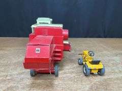 (2) 1/24 IH 915 Combine + 1/16 Cub Cadet Ertl