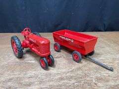 (2) 1/16 Farmall M + Wagon Product Miniature