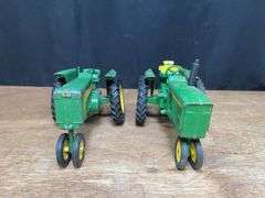 (2) 1/16 John Deere 630 + 3020 Ertl