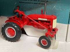 1/16 Farmall 130 +230 50th Anniversary Set NIB Ertl