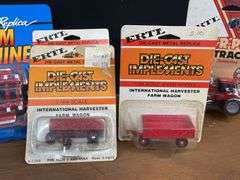 (13) 1/64 IH + Case-IH NIB Ertl
