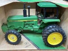 1/16 John Deere 4850 1982 New Orleans NIB Ertl