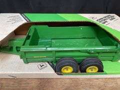 (2) 1/16 John Deere M + Spreader NIB Ertl