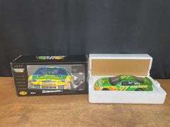 1/18 John Deere NASCAR NIB  Ertl