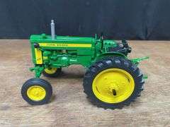 1/16 John Deere 420 V 2003 2 Cylinder NIB Ertl
