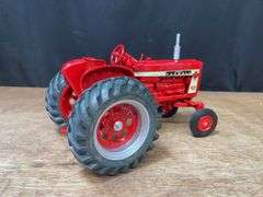 1/16 Farmall 706 1992 Ontario NIB SM