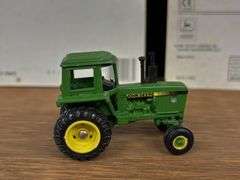 (9) 1/64 + 1/32 John Deere Ertl