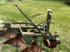 John Deere 810 Plow