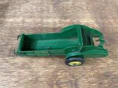 1/16 John Deere Spreader NIB Eska