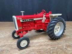1/16 Farmall 1206 1993 Ontario NIB SM