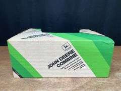 1/24 John Deere Titan II Combine NIB Ertl