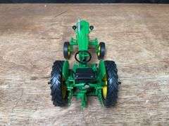 1/16 John Deere 420 V 2003 2 Cylinder NIB Ertl