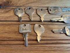 (8) John Deere Keys