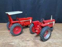 (2) 1/16 Farmall 806 + IH 1066 Ertl