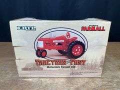 1/16 Farmall 350 Set NIB Ertl