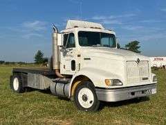 International Semi with Flatbed