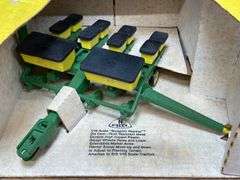 1/16 John Deere Corn Planter NIB Ertl