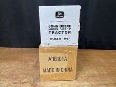 1/16 John Deere 420 V 2003 2 Cylinder NIB Ertl
