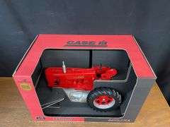 1/8 Farmall 400 Special Edition NIB SM
