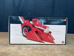 1/16 Farmall 560 w/Picker Precision Ertl